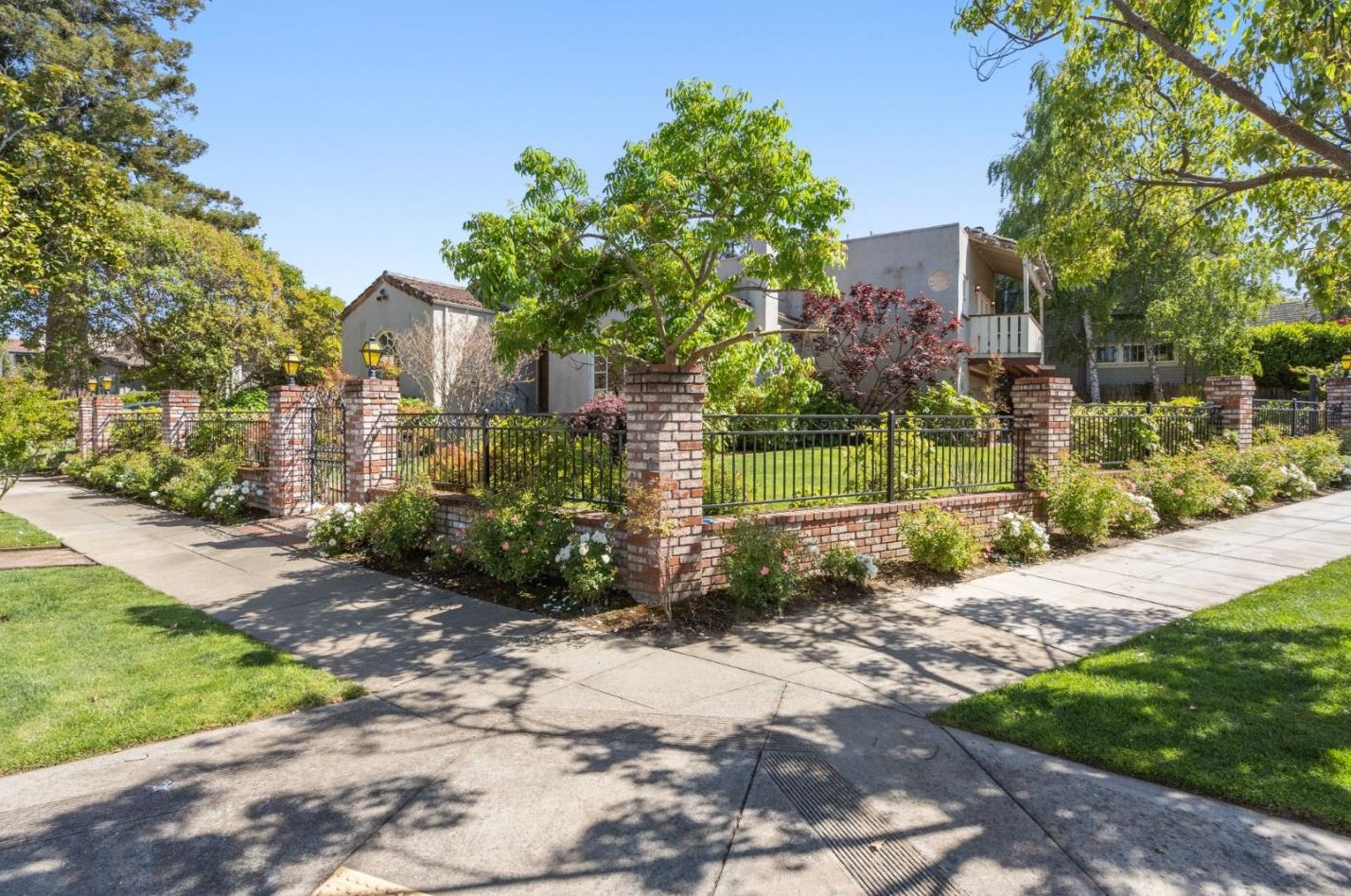 869 Walnut Ave, Burlingame, CA 94010