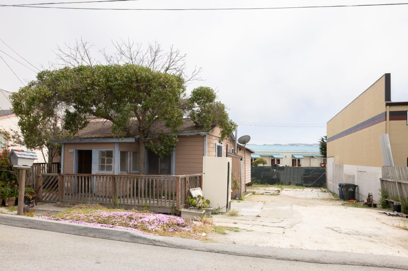 724 Dias St, Seaside, CA 93955