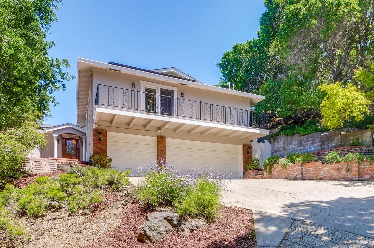 11210 Mt Crest Dr, Cupertino, CA 95014