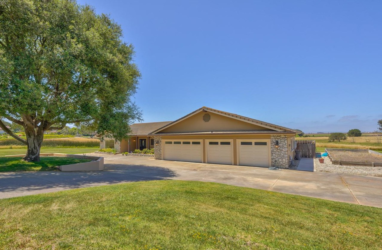 17400 Blossom Hill Way, Salinas, CA 93908-9771