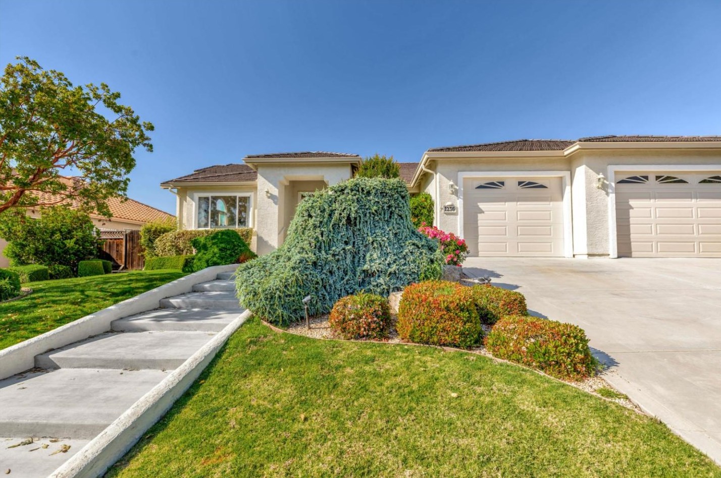 1236 Ridgemark Dr, Hollister, CA 95023