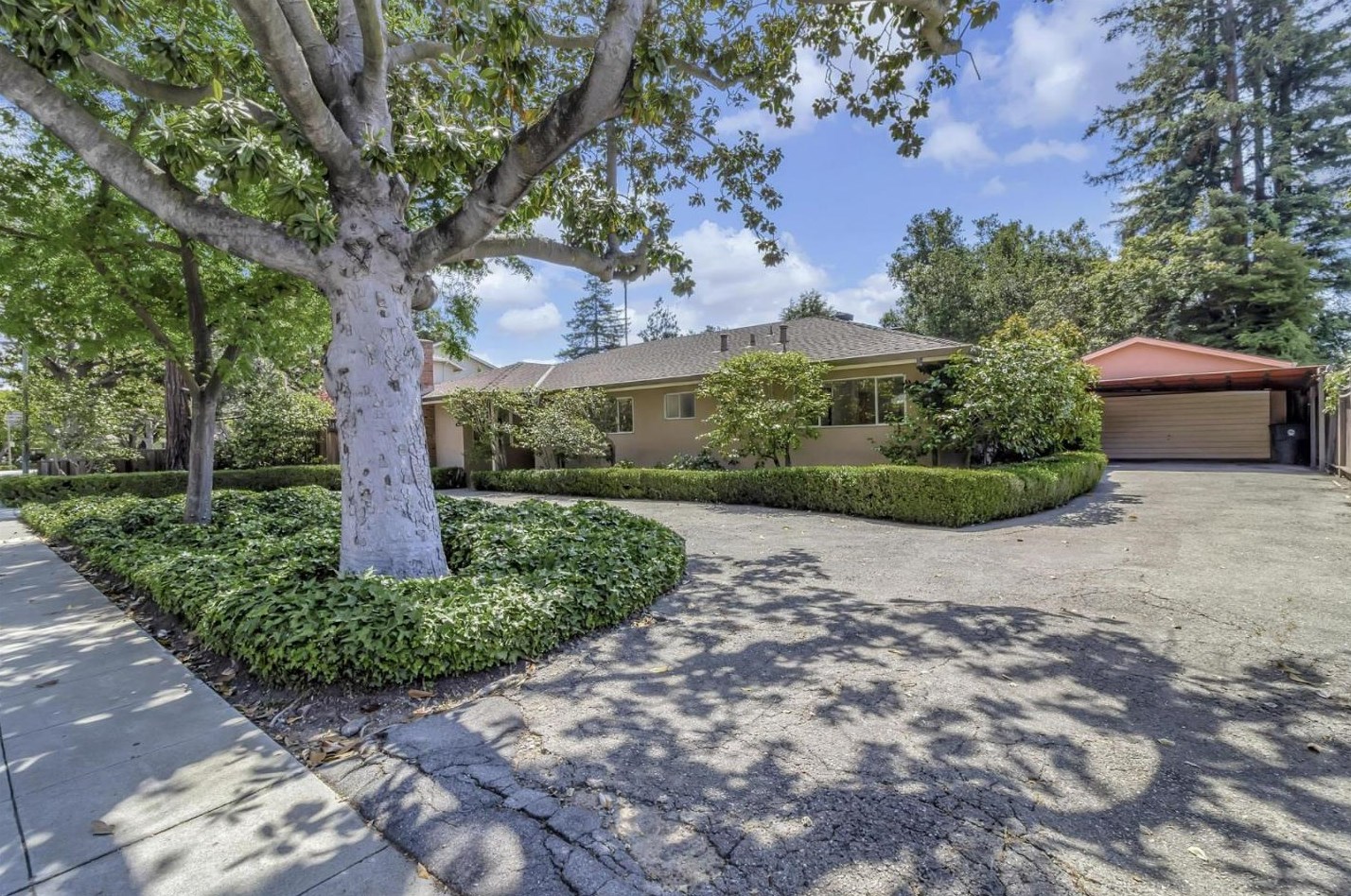 1558 Edgewood Dr, Palo Alto, CA 94303