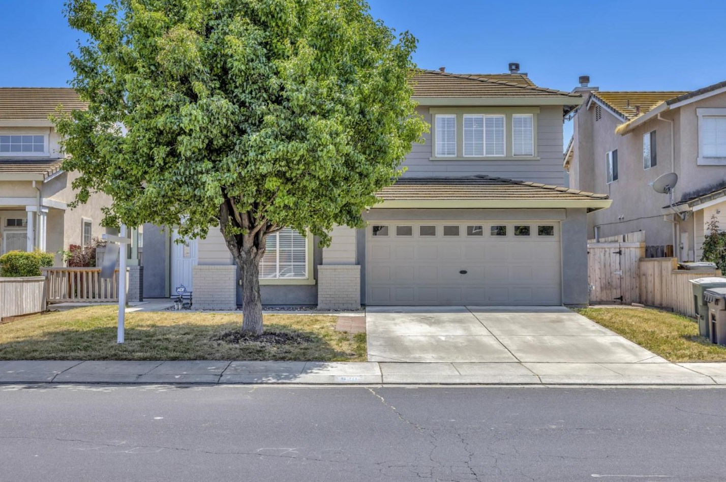 920 Onyx Ave, Lathrop, CA 95330
