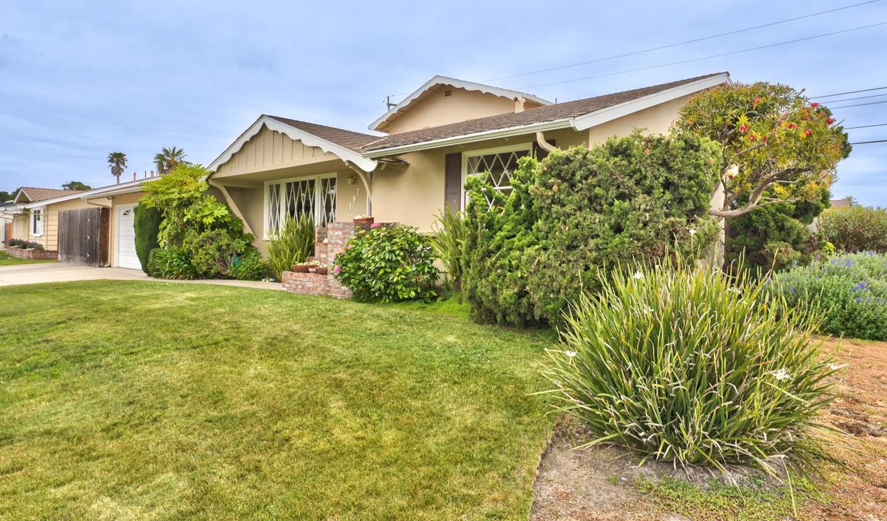 197 Chaucer Dr, Salinas, CA 93901-2108