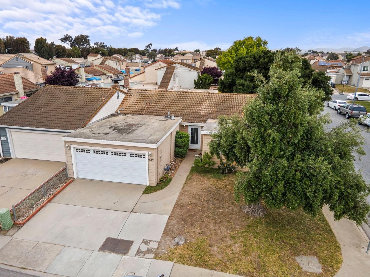 1604 Cherokee Dr, Salinas, CA 93906-2308