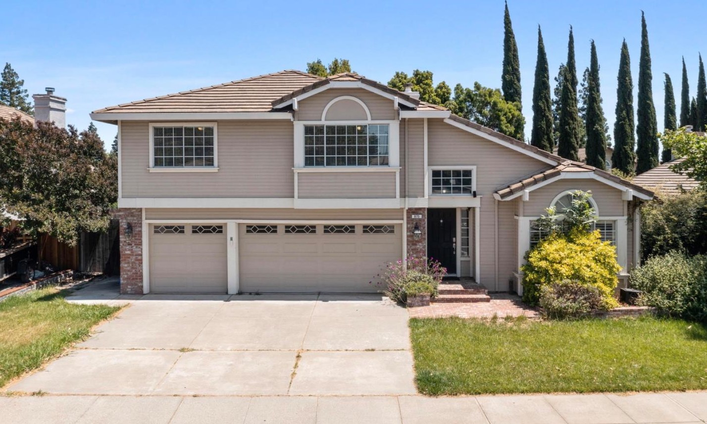 875 Christine Dr, Vacaville, CA 95687