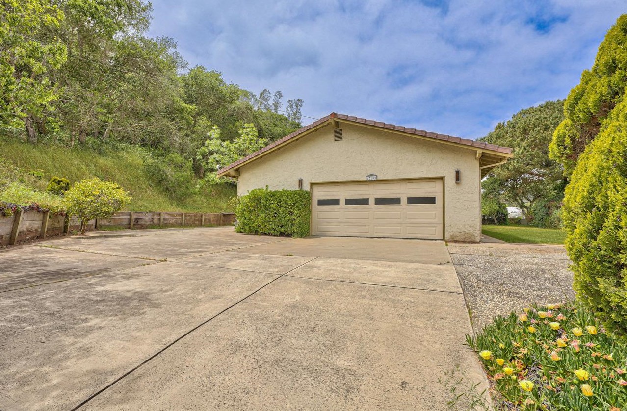 17195 Garlen Ln, Salinas, CA 93907-8820