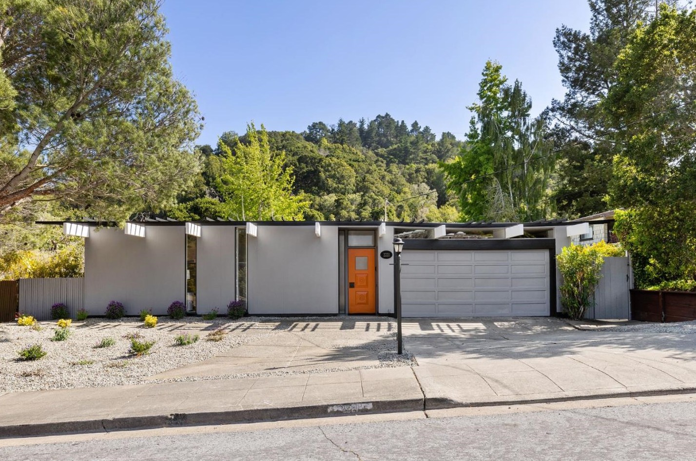 2221 Bunker Hill Dr, San Mateo, CA 94402-3832