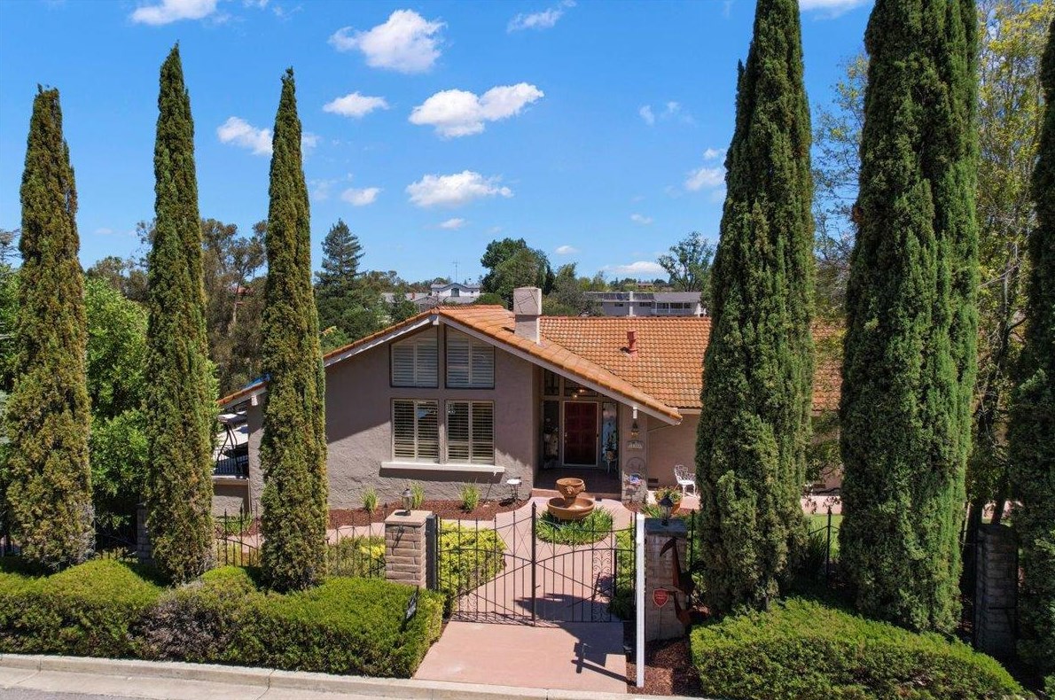 14182 10 Acres Ct, Saratoga, CA 95070