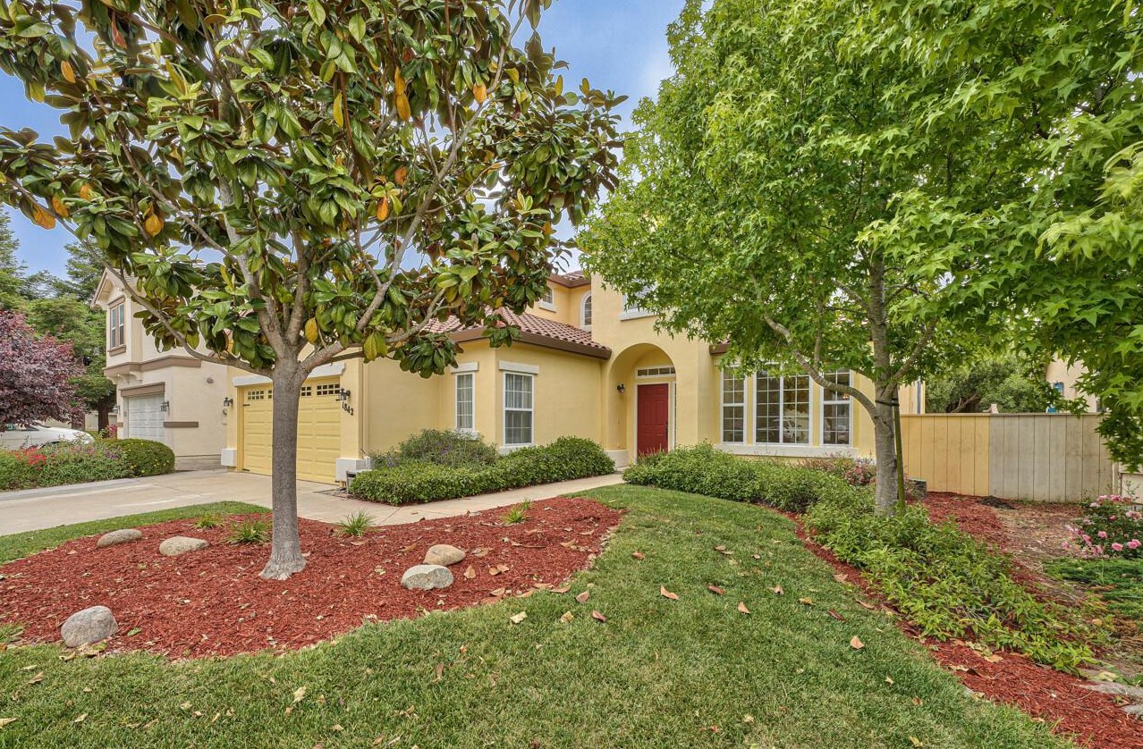 1842 Lancashire Dr, Salinas, CA 93906-5400