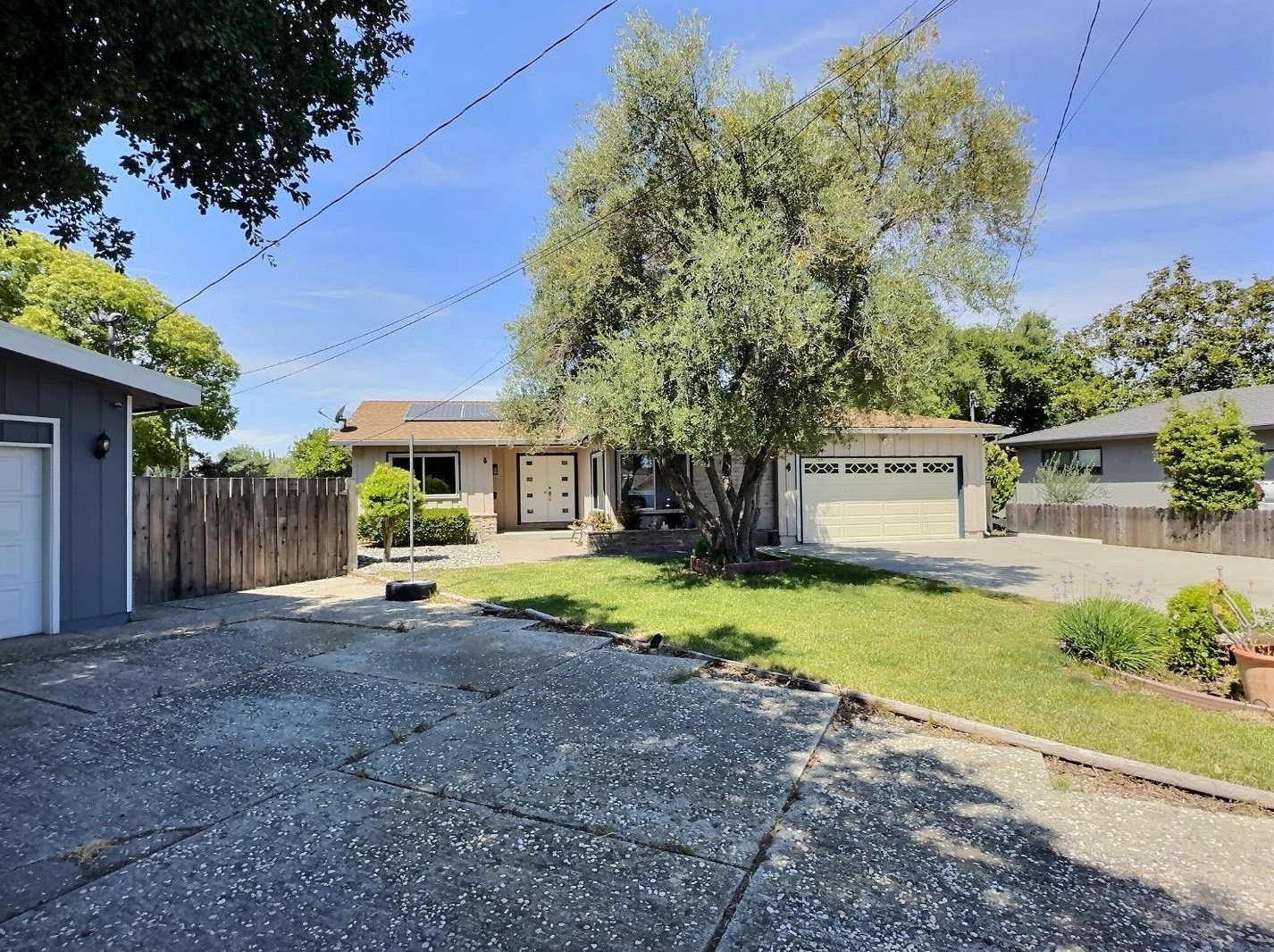 4 Lake Pl, Antioch, CA 94509-2045