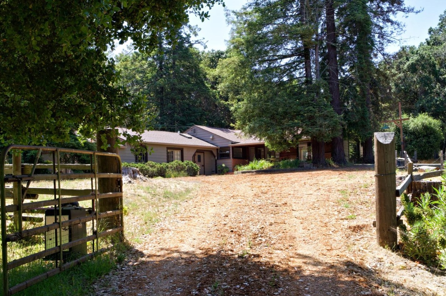 156 San Benancio Rd, Salinas, CA 93908