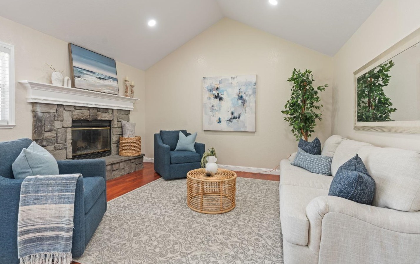 1355 Mantelli Dr, Gilroy, CA 95020