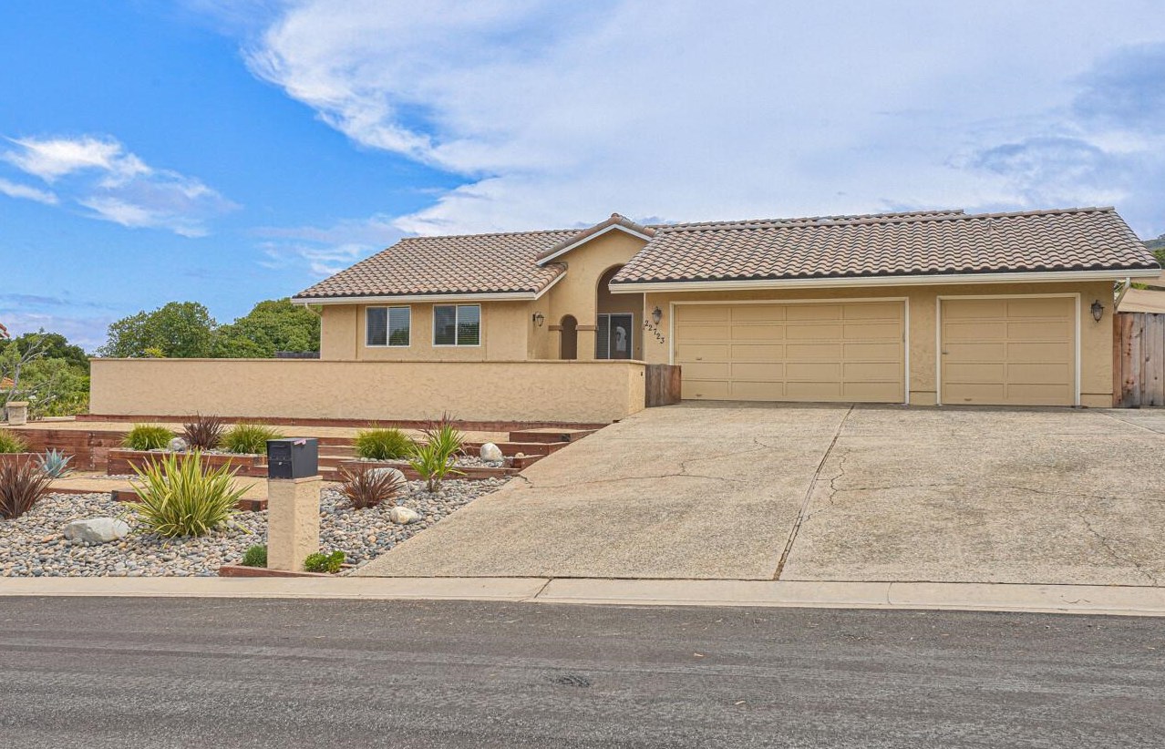 22723 Indian Springs Rd, Salinas, CA 93908-9608
