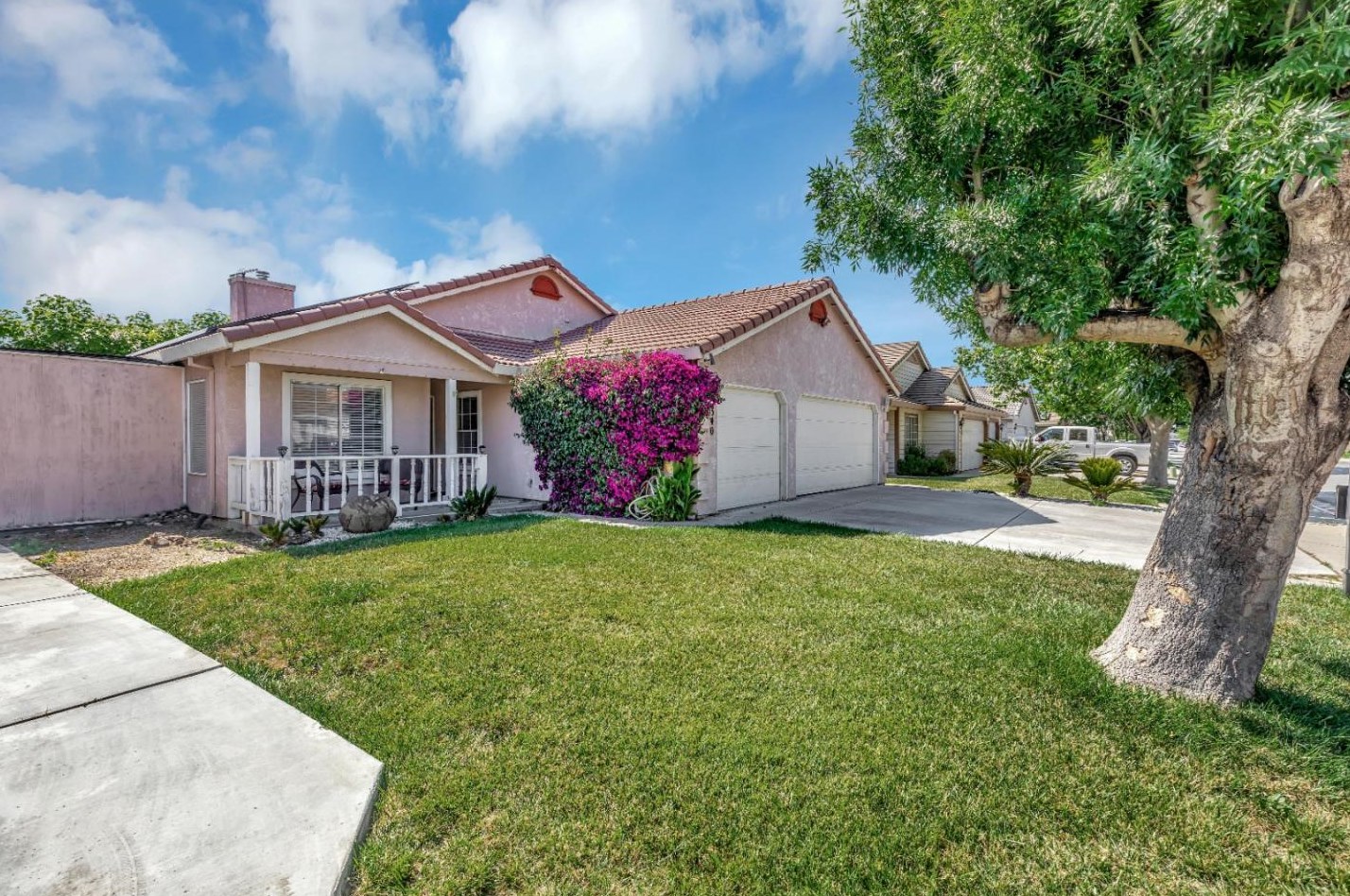 340 San Tropez Dr, Hollister, CA 95023