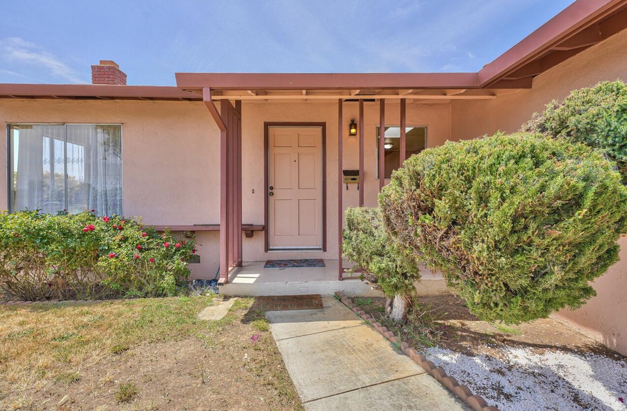 1703 Alturas Cir, Salinas, CA 93906-2101