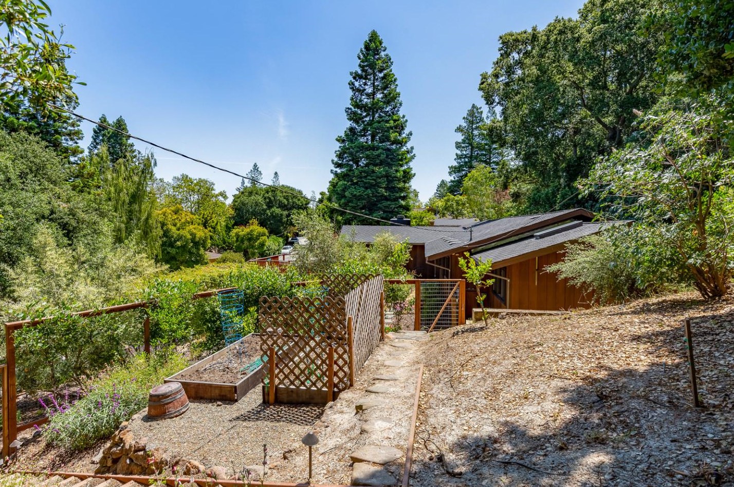 131 Mira Way, Menlo Park CA 94028-7433 exterior