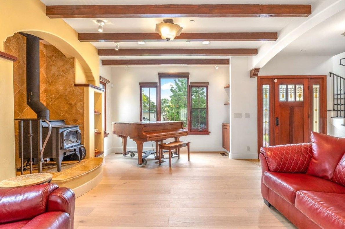 919 Cedar St, Del Monte Park, CA 93950