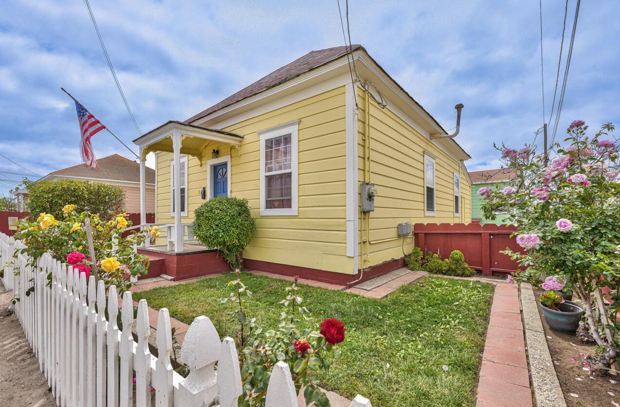 11 Happ Pl, Salinas, CA 93901-1411
