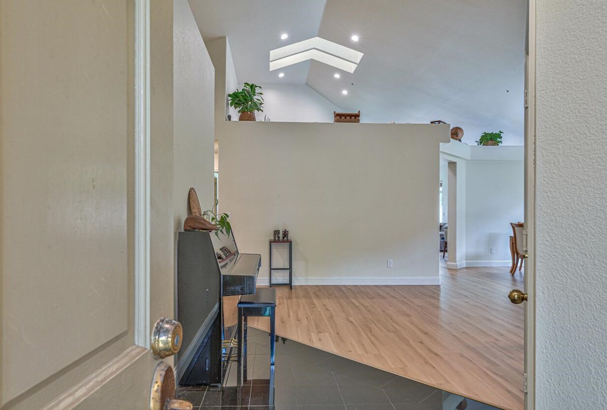 17815 Riverbend Rd, Salinas, CA 93908