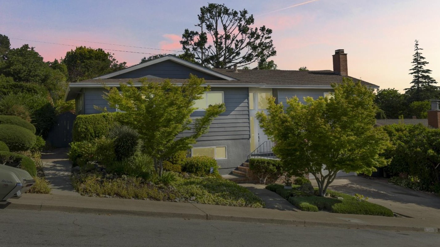 3848 Vineyard Dr, Redwood City, CA 94061