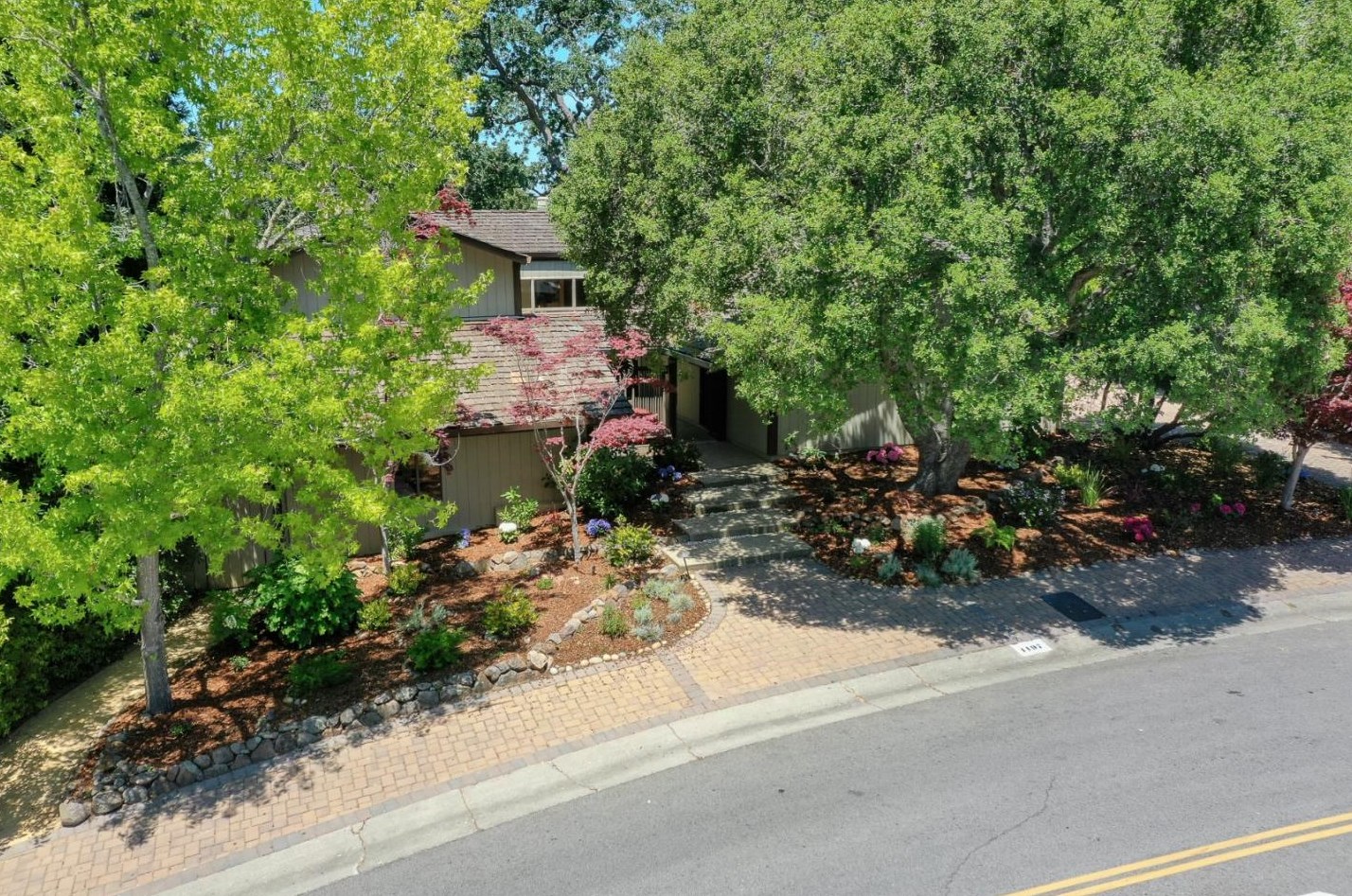 1197 Trinity Dr, Menlo Park, CA 94025