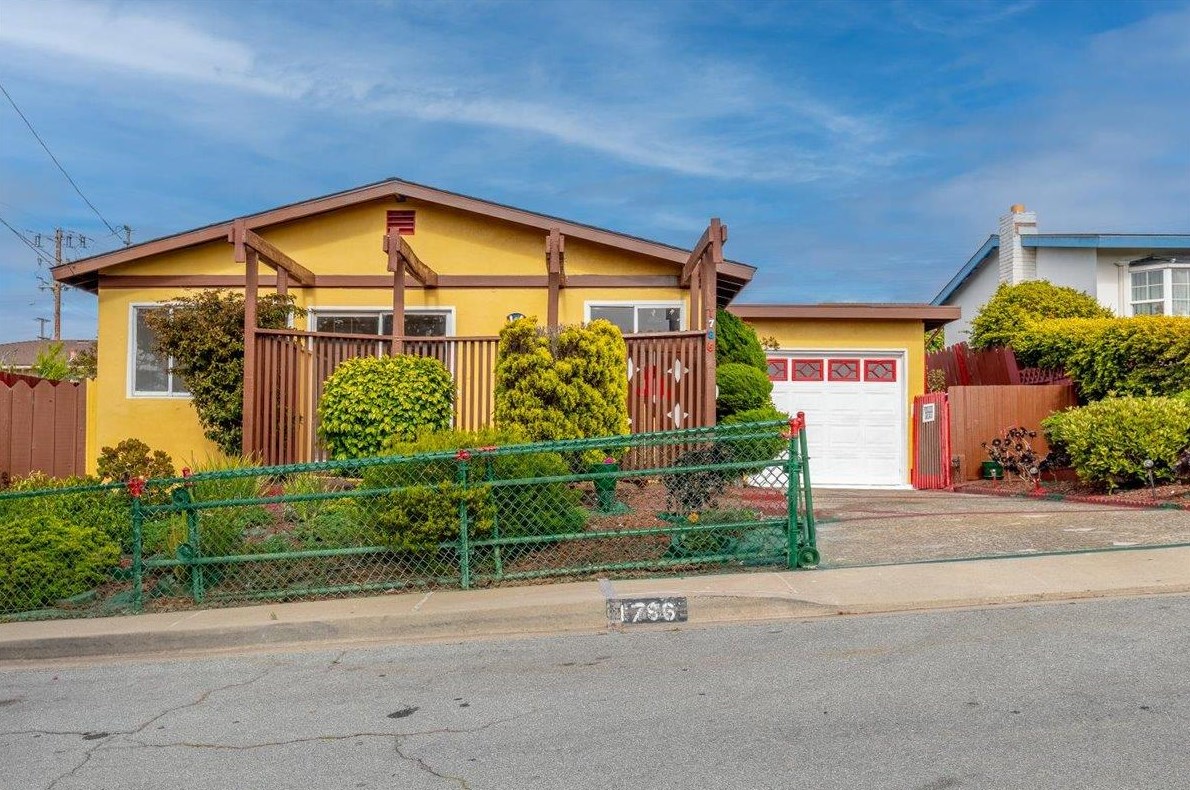 1786 Havana St, Seaside, CA 93955-4038