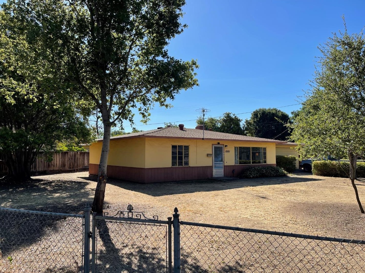12571 Paseo Flores, Saratoga, CA 95070