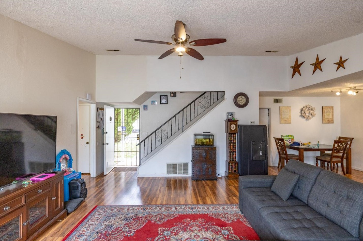 431 Fulton Way, Salinas, CA 93907-2302