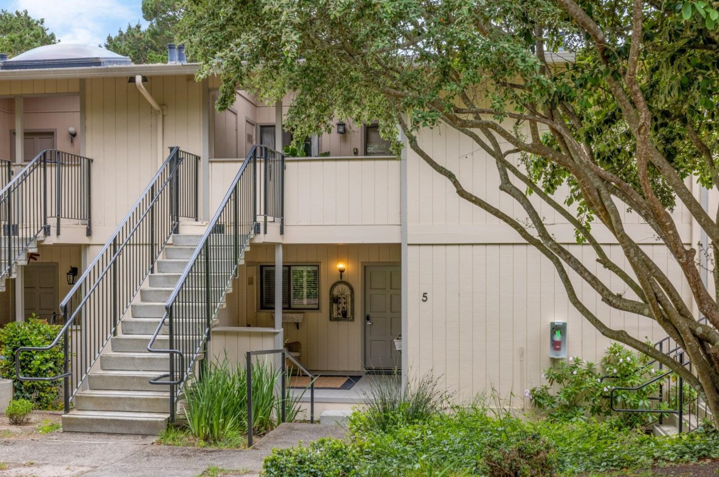 250 Forest Ridge Rd 5, Monterey, CA 93940