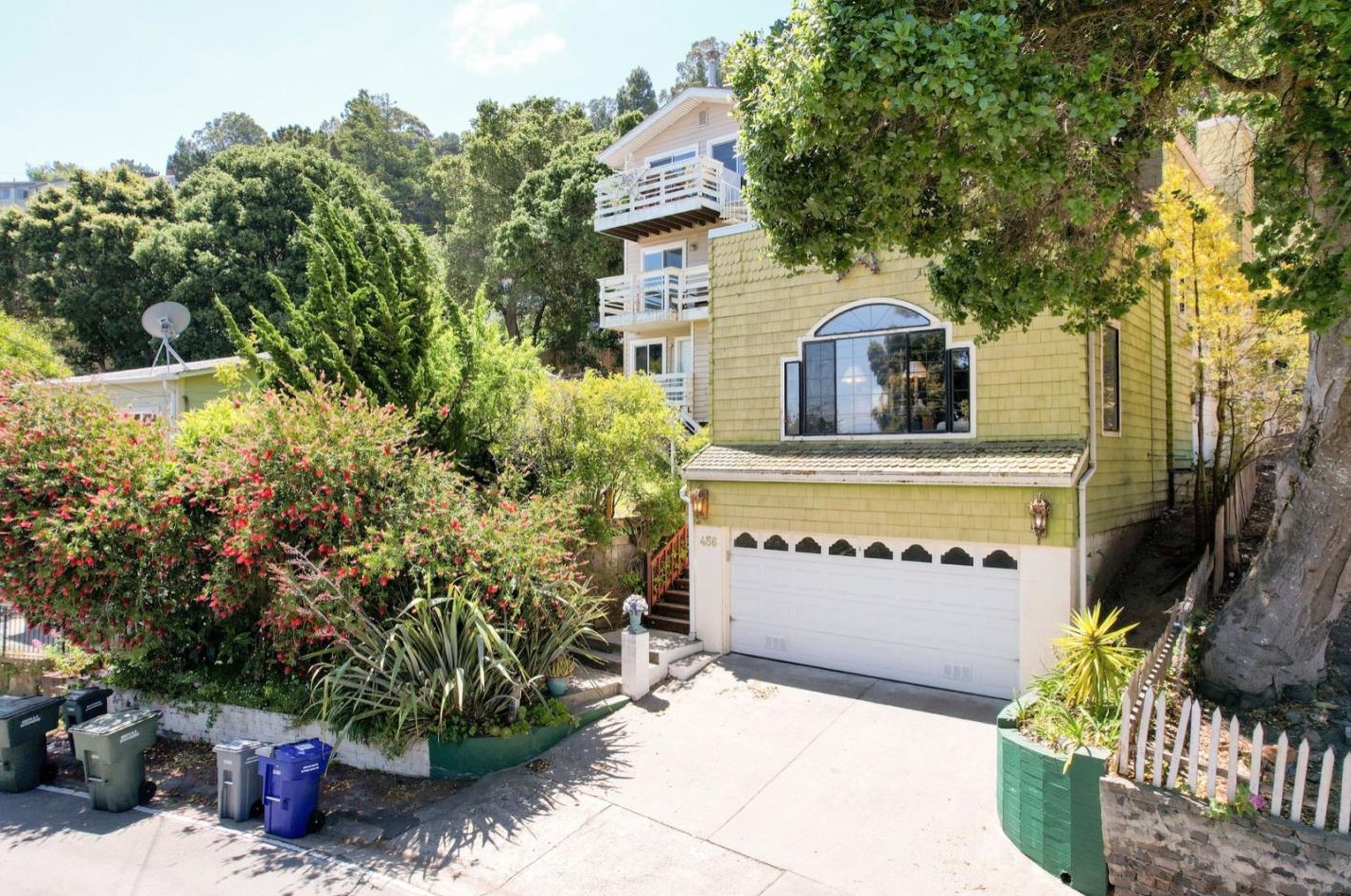 456 Sierra Point Rd, Brisbane, CA 94005