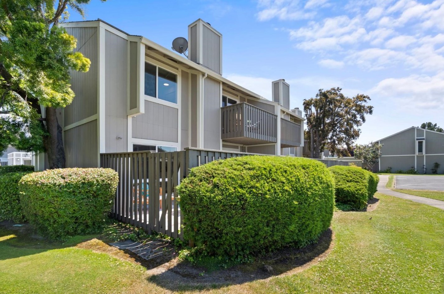 757 Neptune Ln, San Mateo, CA 94404