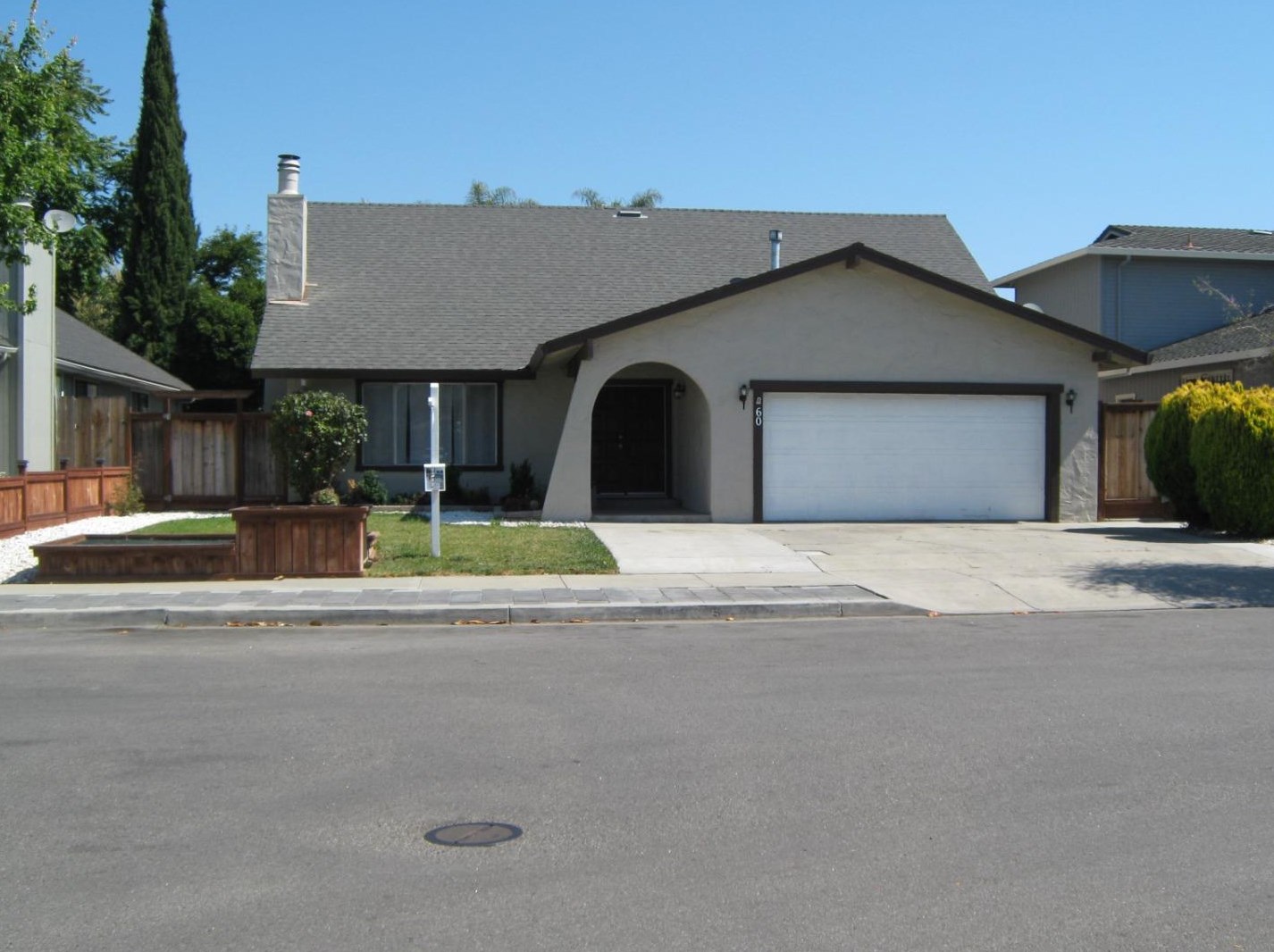 60 Knight Ln, Hollister, CA 95023