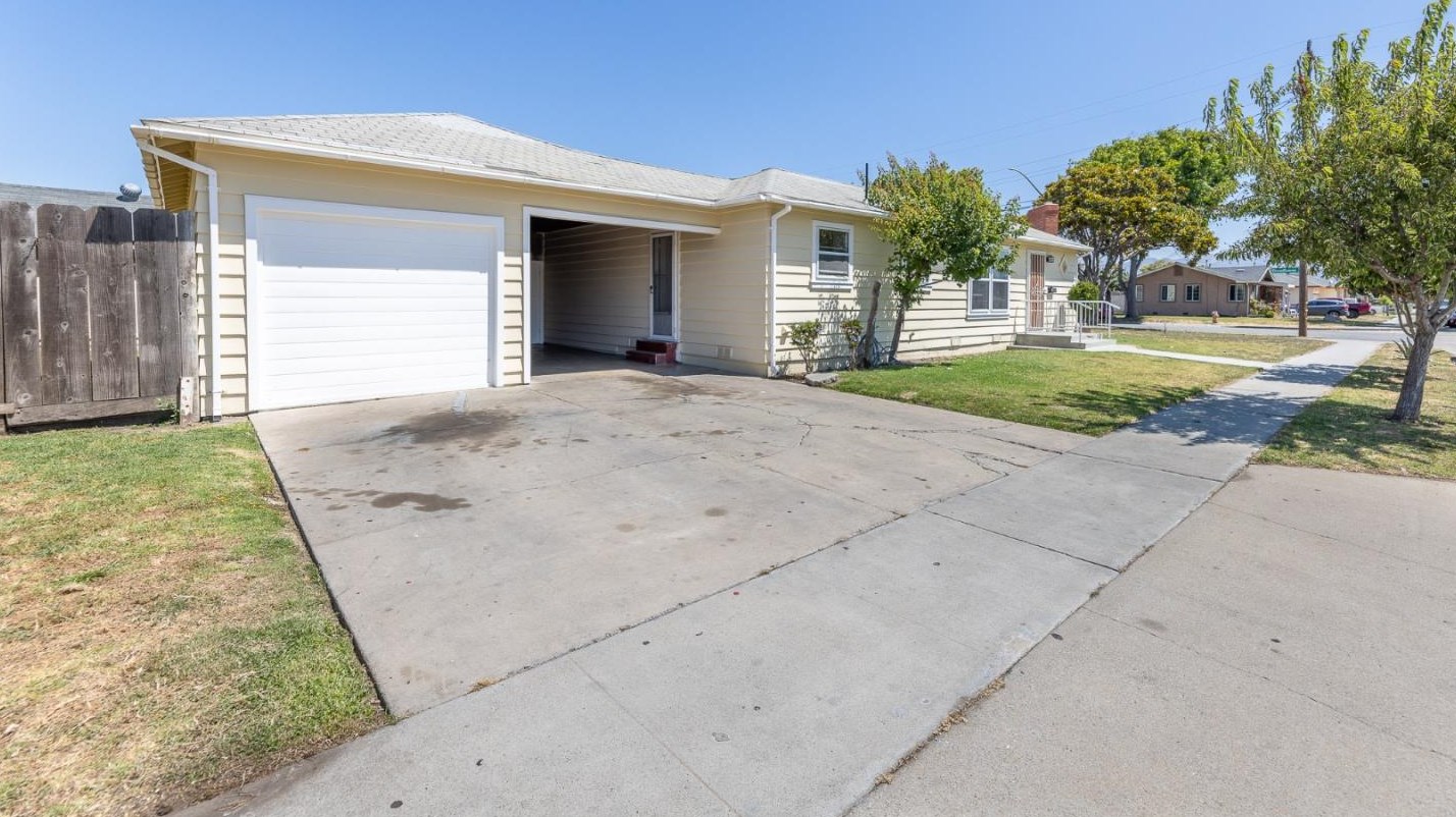 1609 1st Ave, Salinas, CA 93905-2417