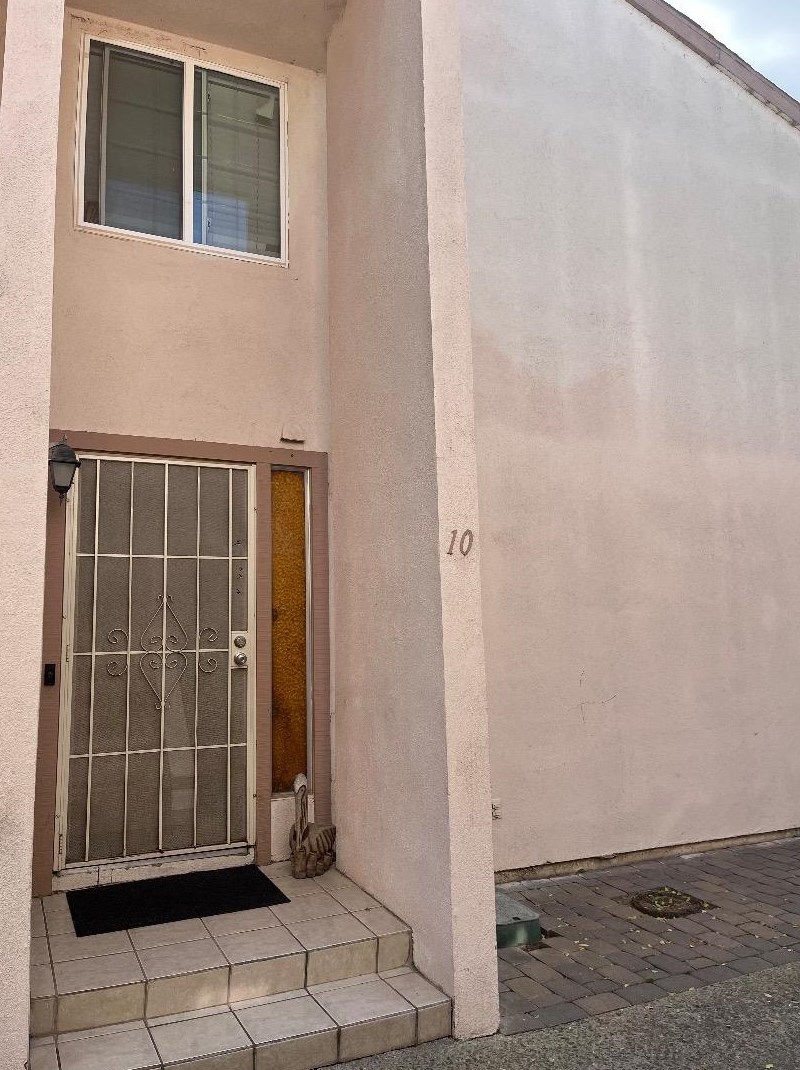 915 Acosta Plz, Salinas, CA 93905-1378
