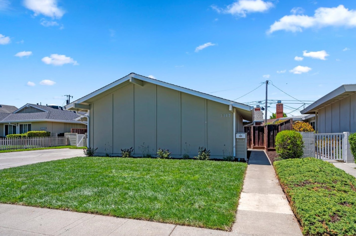3312 Los Prados St, San Mateo, CA 94403-3007