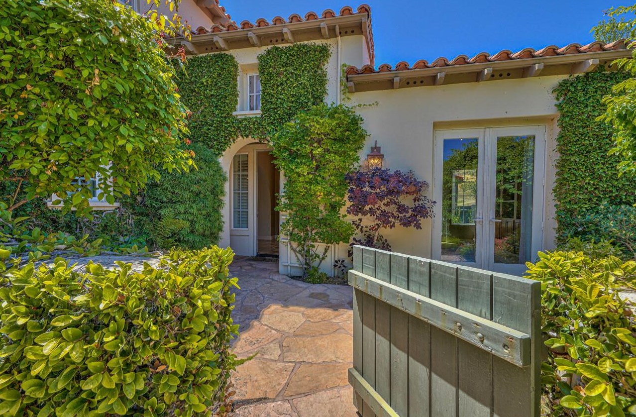 410 Las Laderas Dr, Monterey, CA 93940-7613