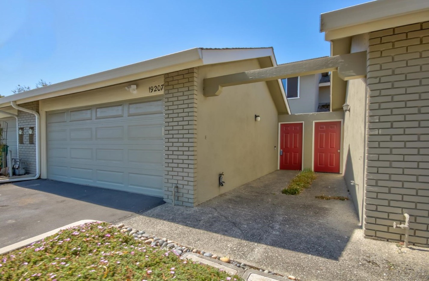 19207 Creekside Ln, Salinas, CA 93908-1237