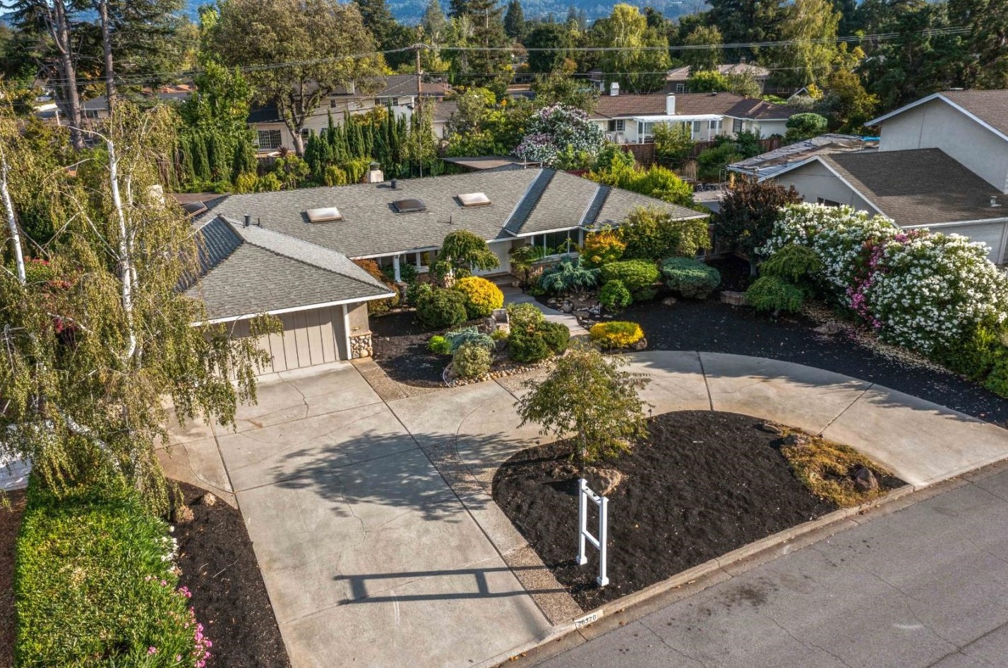 20320 Glasgow Dr, Saratoga, CA 95070-4324