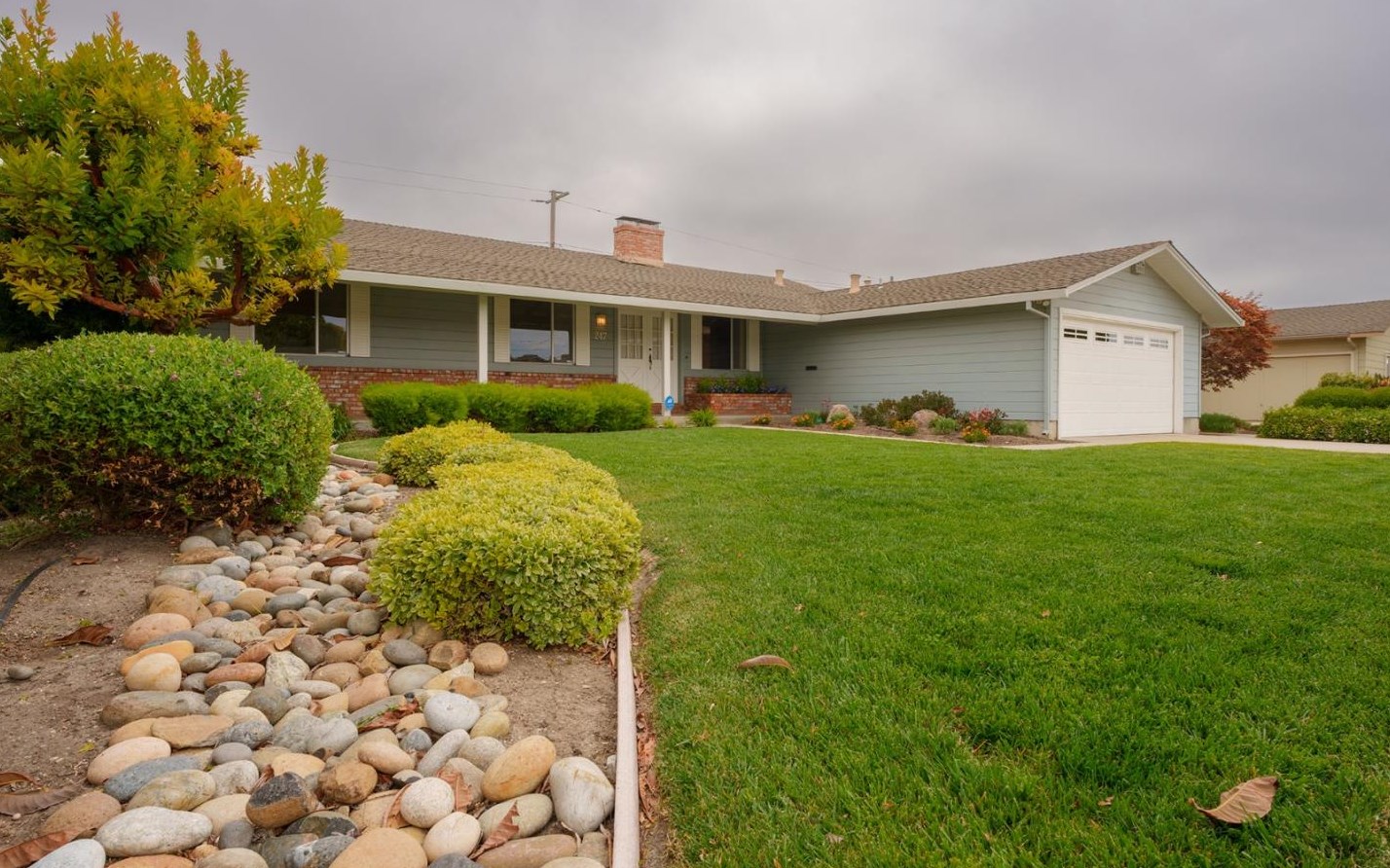 247 Encinada Dr, Salinas, CA 93901-2913