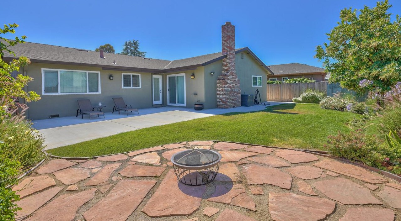 1650 Clearview Dr, Hollister, CA 95023