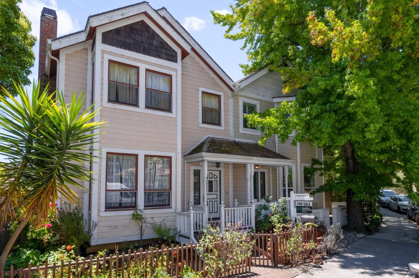 704 Chestnut St, Santa Cruz, CA 95060-3706