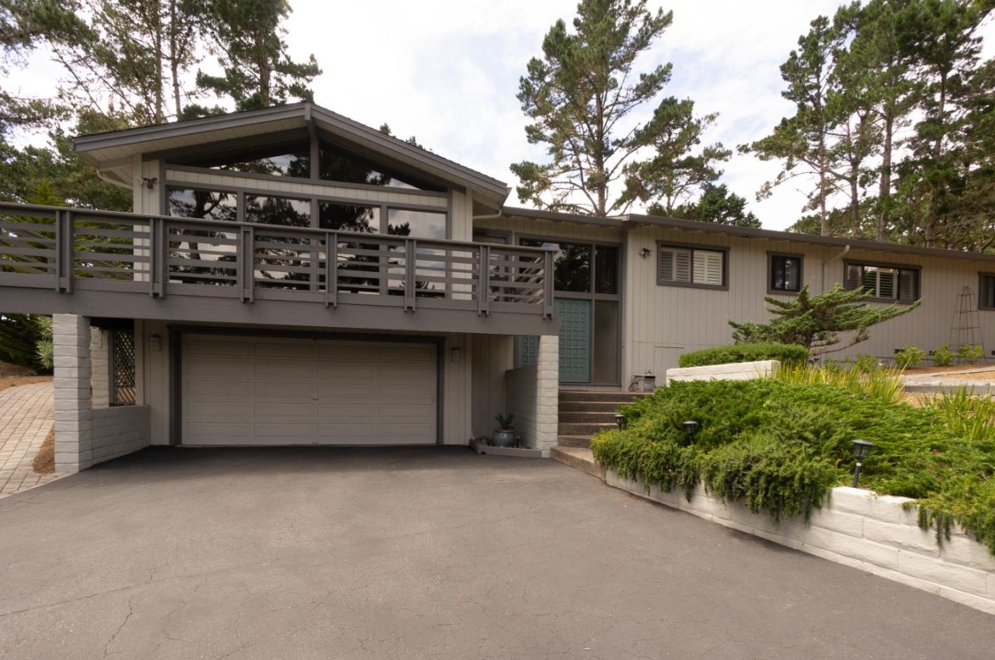 1 Stratford Pl, Monterey, CA 93940-4114