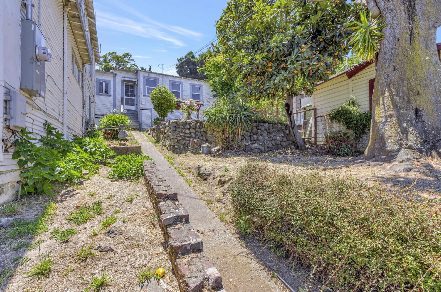 375 Alvarado St, Brisbane, CA 94005-1601
