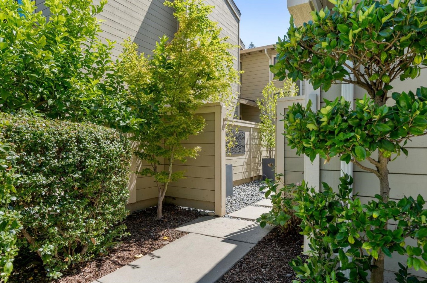 104 Oakland Pl, Los Gatos, CA 95032-1757