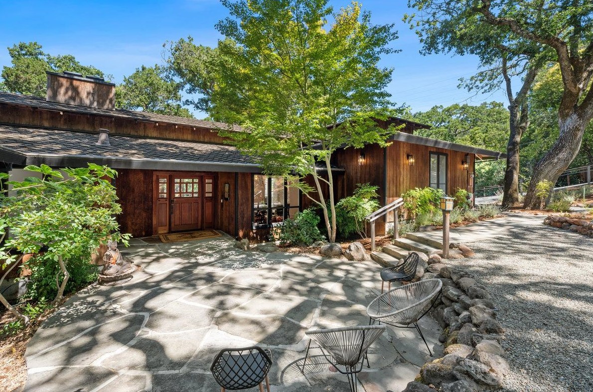 27 Oakwood Rd, Orinda, CA 94563