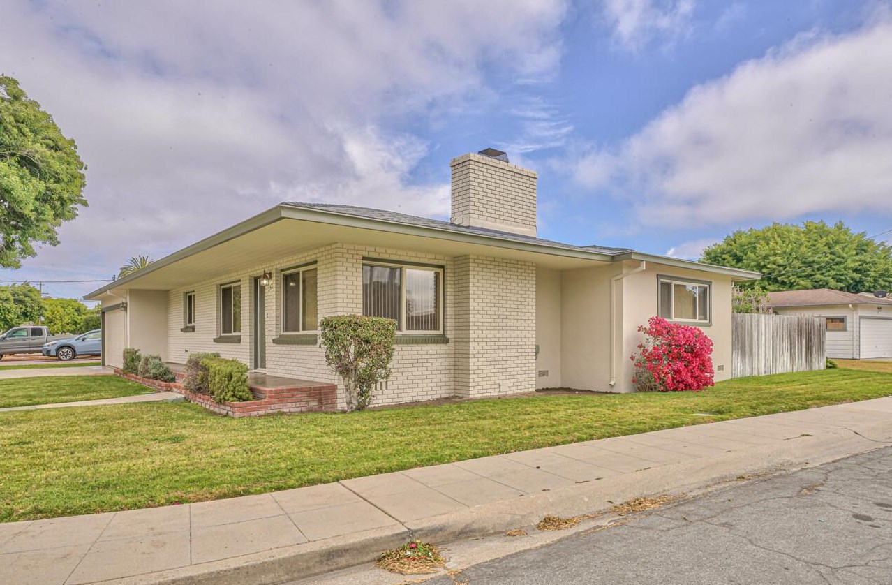 233 Acacia St, Salinas, CA 93901-2415