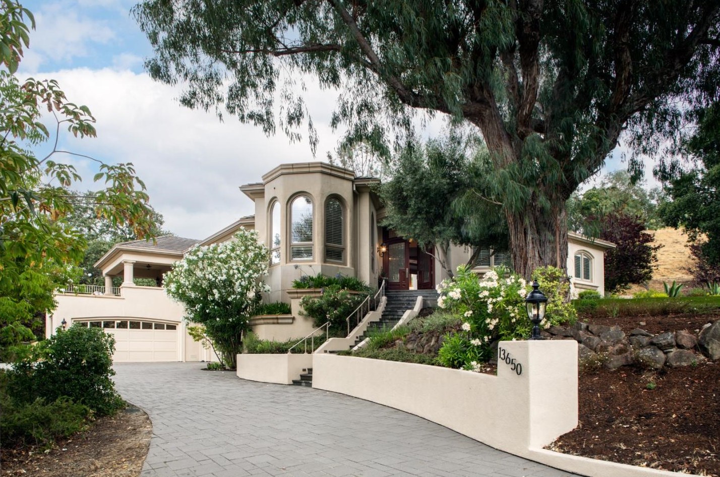 13650 Paseo Del Roble Dr, Los Altos, CA 94022