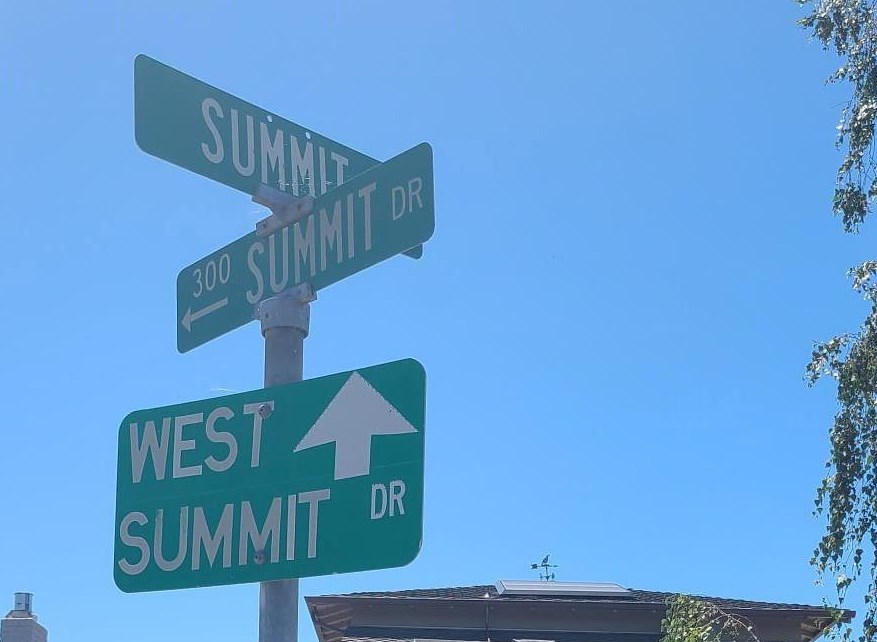 418 Summit Dr, Redwood City, CA 94062