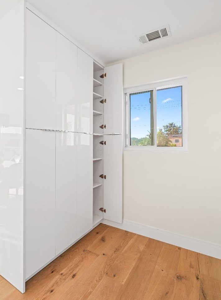 1324 Bel Aire Rd, San Mateo CA  94402-3650 exterior